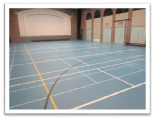 De sporthal van de Witte kerk