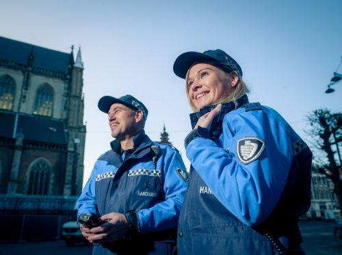 Twee BOA's die de situatie onder controle hebben.