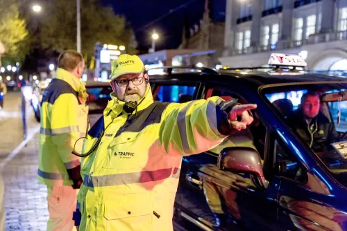 Verkeersregelaar bij omleiding