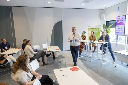 Panelleden Asita, CSU en Gom