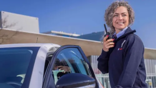 Trigion beveiliging vrouw met radio