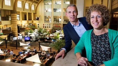 Nicolien Bil en Michel Timmermans op beursplein Euronext.