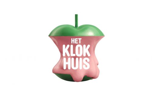 Een afbeelding van een groen met roze appel met daarvoor de titel het klokhuis.