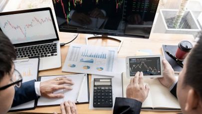 Energiemanagers beoordelen de meetdata van de energiegegevens Energiemanagers beoordelen de meetdata van de energiegegevens