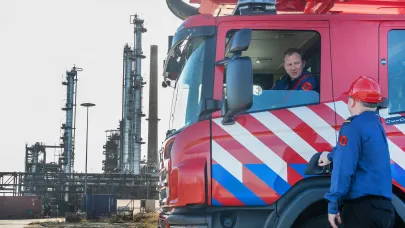 brandwacht aan het overleggen