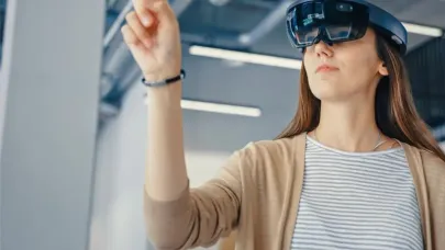 vrouw met VR bril en augmented reality