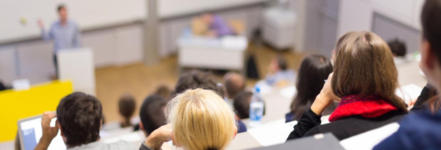 collegezaal met studenten