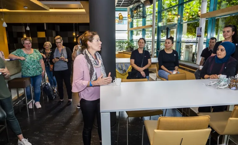 Opdrachtgever van Fontys spreekt het team toe