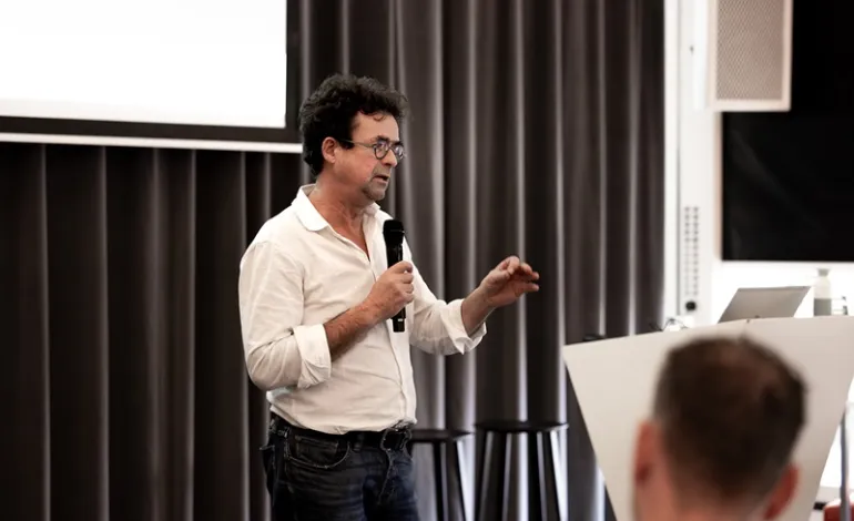 Gom kennissessie onderwijs - één van de sprekers