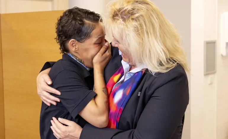 Gom Uitblinker - Stefanie Steinbach - blij verrast