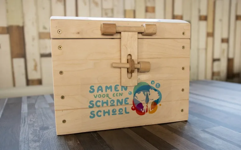 Gom Onderwijs - Samen voor een schone school houten box