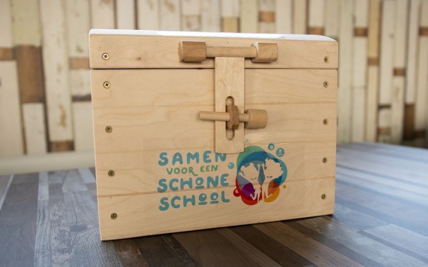 Gom Onderwijs - Samen voor een schone school houten box 
