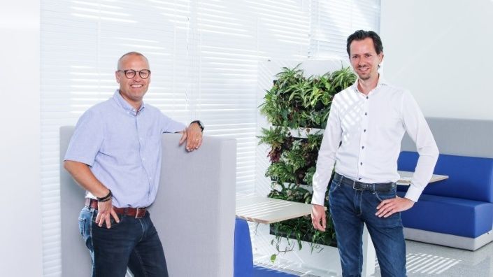 Fred van Dijk, manager KAM van Gom, en Daan Beusker, manager kwaliteit en duurzaamheid van Facilicom Solutions