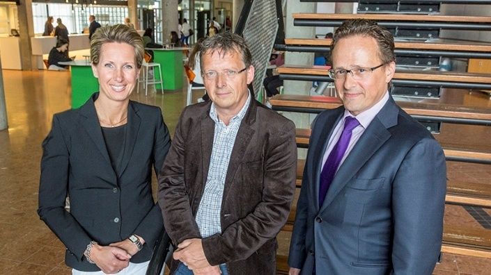 Mieke Sprinkhuizen (Gom), Rien van Sprundel en Bertho Rombout (beiden van Albeda) kijken uit naar de verdere continuering van de samenwerking.
