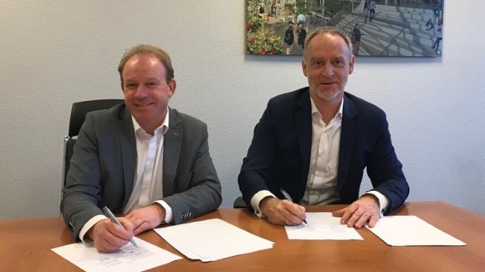 Rick van Dam, lid Raad van Bestuur Lentiz en Michel van den Berg, business unit directeur Gom Onderwijs