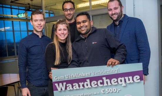 UItblinker Arief met opdrachtgevers van Nelle