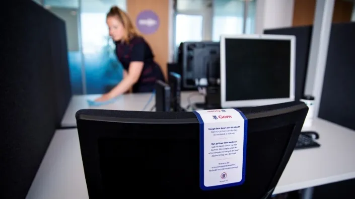 Sleeve dat aangeeft dat het buro schoon is