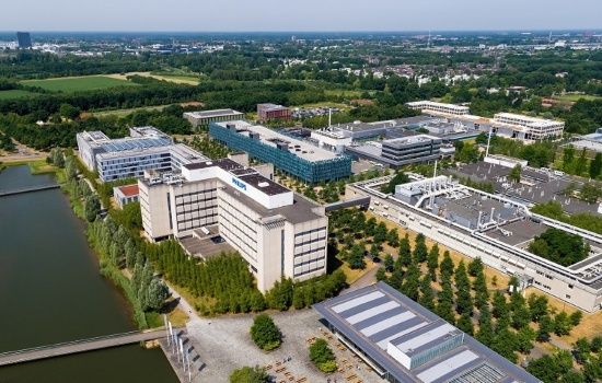 Een overview van de High Tech Campus in Eindhoven op vijf gebouwen.