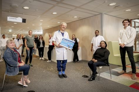 Het OK-team van Deventer Ziekenhuis van Gom Zorg met in het middelpunt Gom Uitblinker Hans van Rijssel