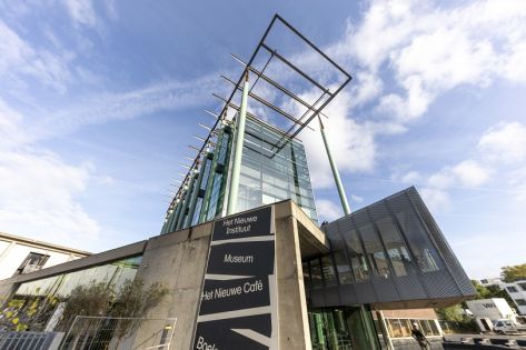 de voorkant van Het Nieuwe Instituut, een museum in Rotterdam