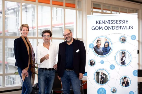 Gom kennissessie onderwijs - drie sprekers voor banier