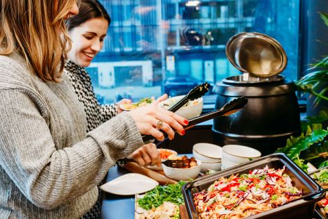 Met ons buffet is er voor iedereen wat lekkers, want we hebben aan iedereen gedacht: van vegans tot halal vleeseters, van fitgirls tot cheat meal lovers.