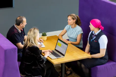 Waarom hard en soft services tegenwoordig steeds meer worden gesplitst