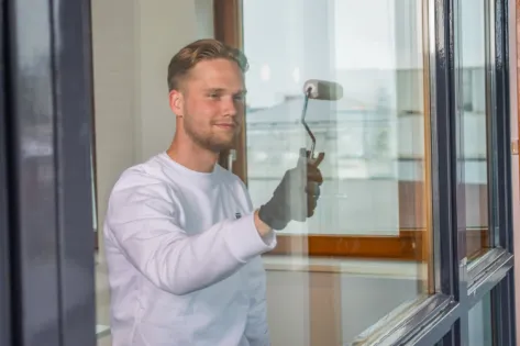 Window coat wordt aangebracht