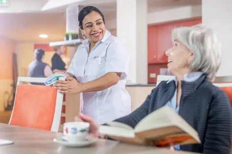 Gom schoonmaakster biedt ook zorghulp