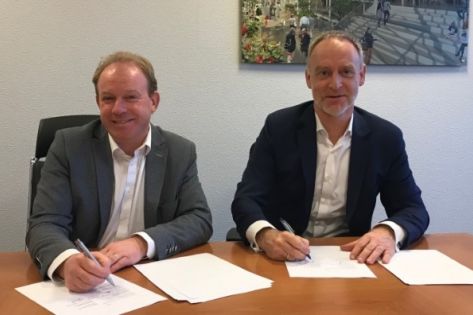 Rick van Dam, lid Raad van Bestuur Lentiz en Michel van den Berg, business unit directeur Gom Onderwijs