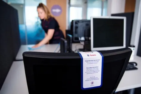 Sleeve dat aangeeft dat het buro schoon is