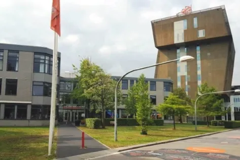 Exterieur van de Hanzehogeschool in Groningen, waar Gom tijdens de coronaperiode flexibel schoonmaakdiensten leverde.